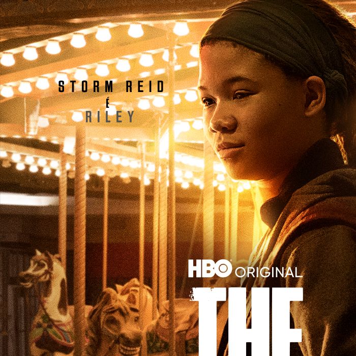 &quot;The Last Of Us&quot;: Joel (Pedro Pascal), um sobrevivente experiente, é contratado para contrabandear Ellie (Bella Ramsey), uma menina de 14 anos, para fora de uma zona de quarentena opressiva.