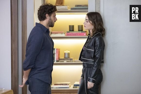 "Travessia": Ari (Chay Suede) e Chiara (Jade Picon) prometem fortalecer o relacionamento nos próximos capítulos