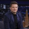 Jeremy Renner segue em "estado crítico", porém está consciente e se comunicando