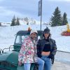 Bianca Andrade arriscou com blusa cropped, mesmo no meio da neve