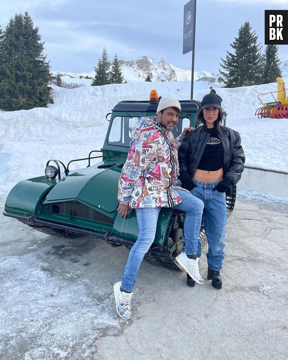 Bianca Andrade arriscou com blusa cropped, mesmo no meio da neve