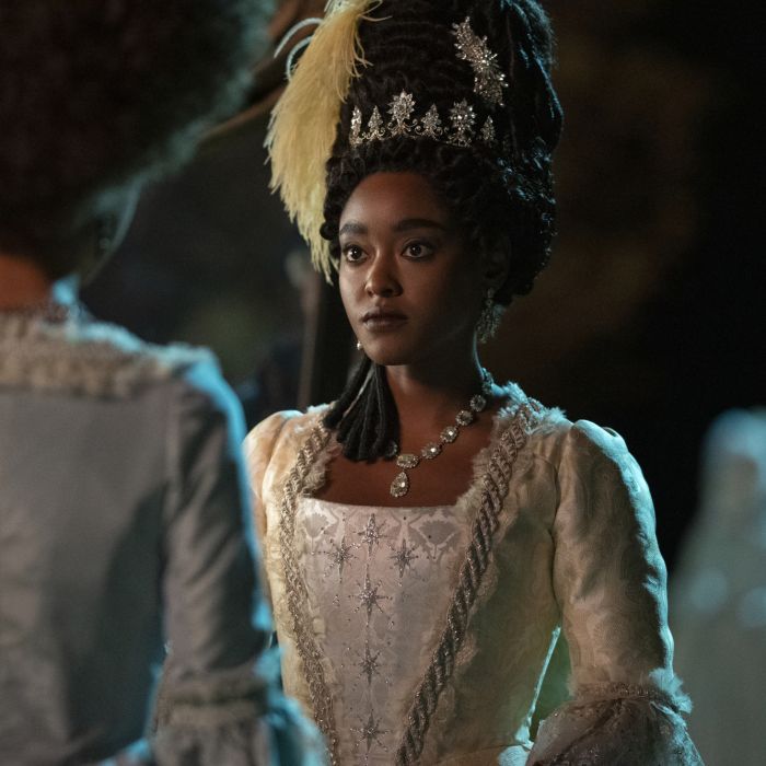 Netflix libera primeira imagem de    Arsema     Thomas   como a jovem Lady Danbury para o spin-off &quot;Rainha Charlotte: Uma História Bridgerton&quot; 