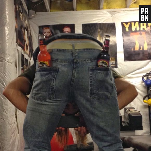 Uma belfie alcoolica: o rapaz quis mostrar como que a noite estava começando