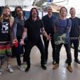  Em 2022, o Lollapalooza anunciou o cancelamento do Foo Fighters por conta da morte do baterista,   Taylor Hawkins  , aos 50 anos 