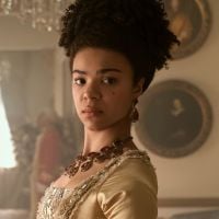 "Bridgerton": série da rainha Charlotte criticou a família real britânica em episódio? Entenda