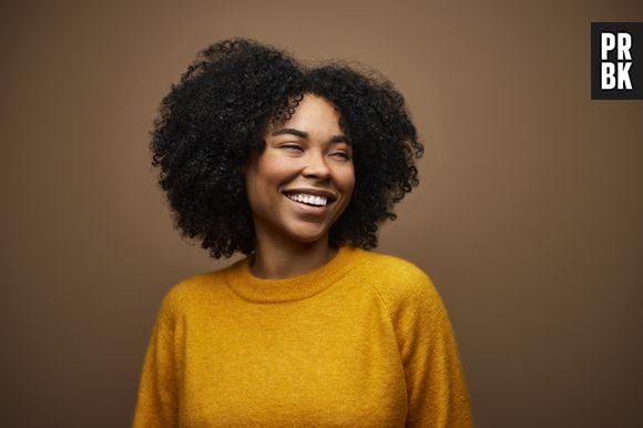 A famosa fita branqueadora ou fita clareadora promete clarear os dentes de forma instantânea