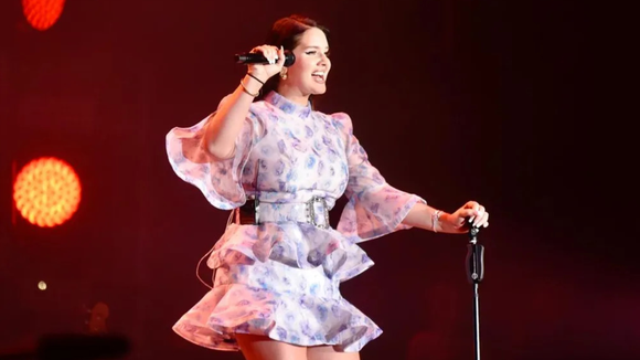 Lana Del Rey no Brasil e 5 momentos marcantes: bênção de padre, show teatral e mais!