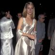 O slip dress era adorado por qualquer it girl dos anos 90, como   Gwyneth Paltrow
