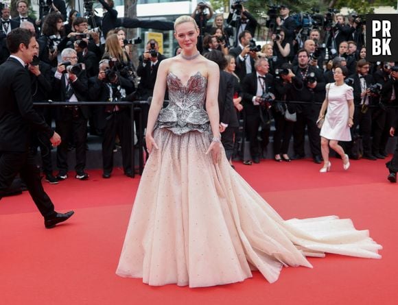 Elle Fanning teve papel rejeitado por ser considerada "impossível de f*der"