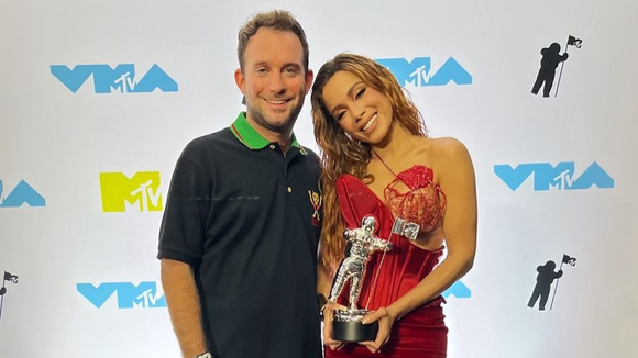 Anitta rompe com Brandon Silverstein! Empresário não atua mais na carreira internacional da cantora