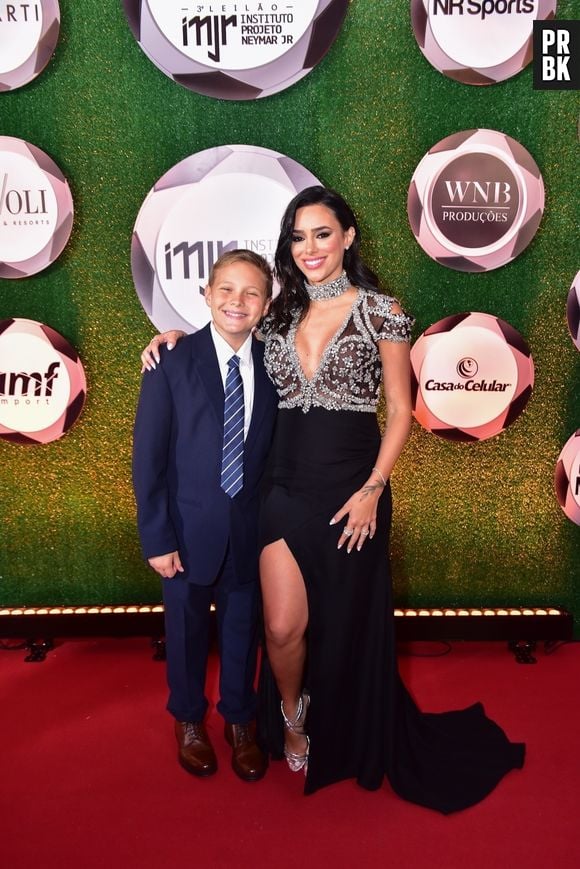 Bruna Biancardi posou com Davi Lucca, filho de Neymar