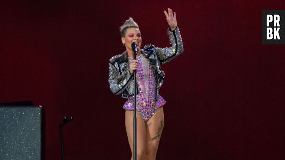 Pink foi surpreendida com "presente" inusitado em seu show