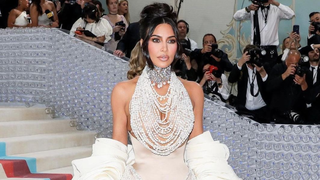 Cinta modeladora de Kim Kardashian salva vida de mulher que tomou quatro tiros em história chocante
