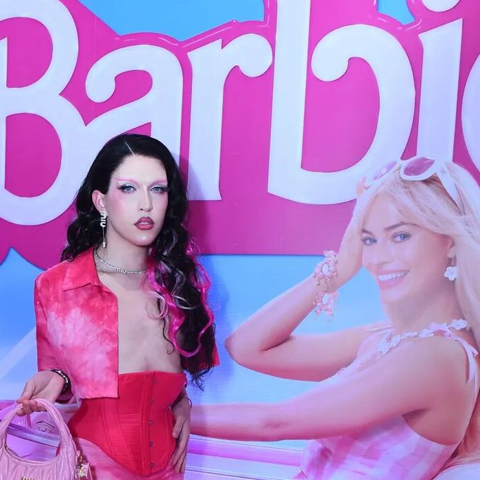 O look de Ismeiow estava completamente Barbie