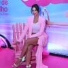 Mari Gonzalez usou uma saia de cauda rosa super elegante