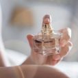 Você passou perfume errado a vida inteira! Aqui vão 4 dicas de como aplicar a fragrância de forma correta