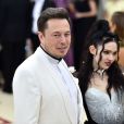 Grimes diz que confrontou Elon Musk sobre transfobia: "Ele está descontente"