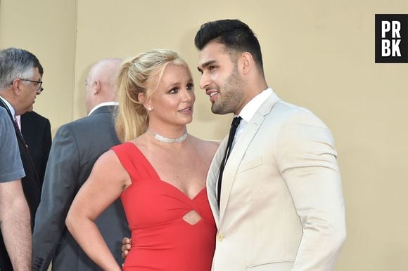 Sam Asghari estaria preocupado por suposto fascínio por facas de Britney Spears