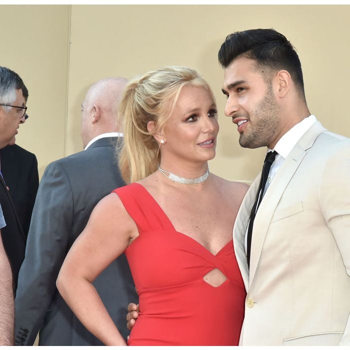 Sam Asghari estaria preocupado por suposto fascínio por facas de Britney Spears