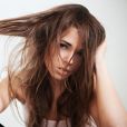 Os óleos ajudam a cuidar dos cabelos secos e danificados