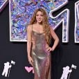 Look de Shakira com abertura lateral foi um dos mais elogiados da noite