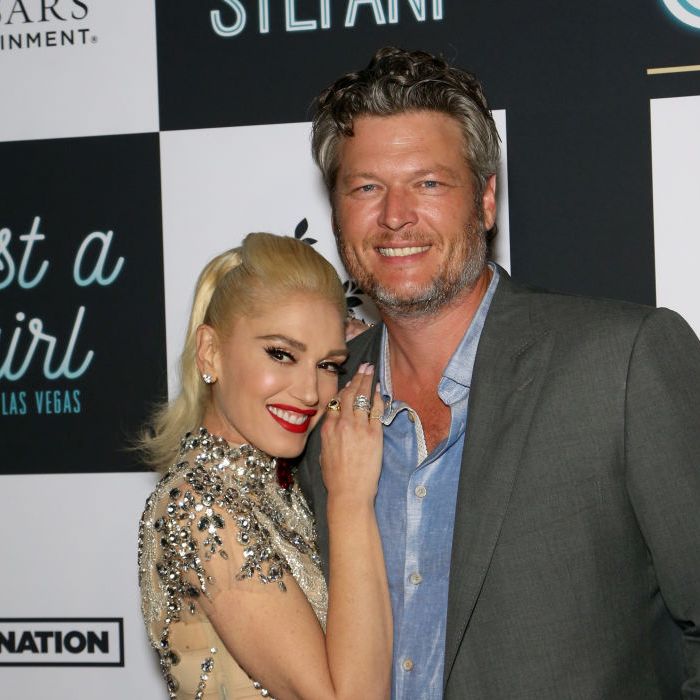 Gwen Stefani e Blake Shelton se conheceram durante um reality show e estão juntos até hoje