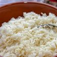 Arroz requentado? Microbiologista explica por que não é recomendável comer arroz requentado