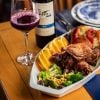 Além de desfrutar das Vinhas, o Restaurante Português da Villa e o Restaurante Italiano, uma das mais recentes novidades é a La Piazza Don Pattox