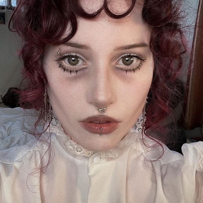 Uma make com uma vibe meio Tim Burton não tem como dar errado no Halloween