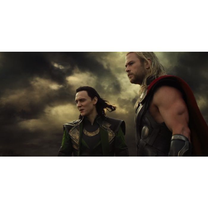 No filme do herói Thor,, &quot;Um Mundo Sombrio&quot;, o Deus nórdico do machado se une à Loki para combater o mal