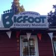  O Bigfoot Museum possui est&aacute;tua do P&eacute; Grande e conta mais sobre a lenda da criatura mitol&oacute;gica, localizado nos Estados Unidos 