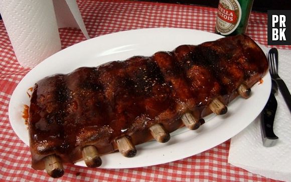 Isso é uma costela ou bolo de aniversário?