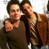 Dylan O'Brien, o Stiles, e Tyler Posey, o Scott, posam nos bastidores do festival que recebeu o elenco de "Teen Wolf"