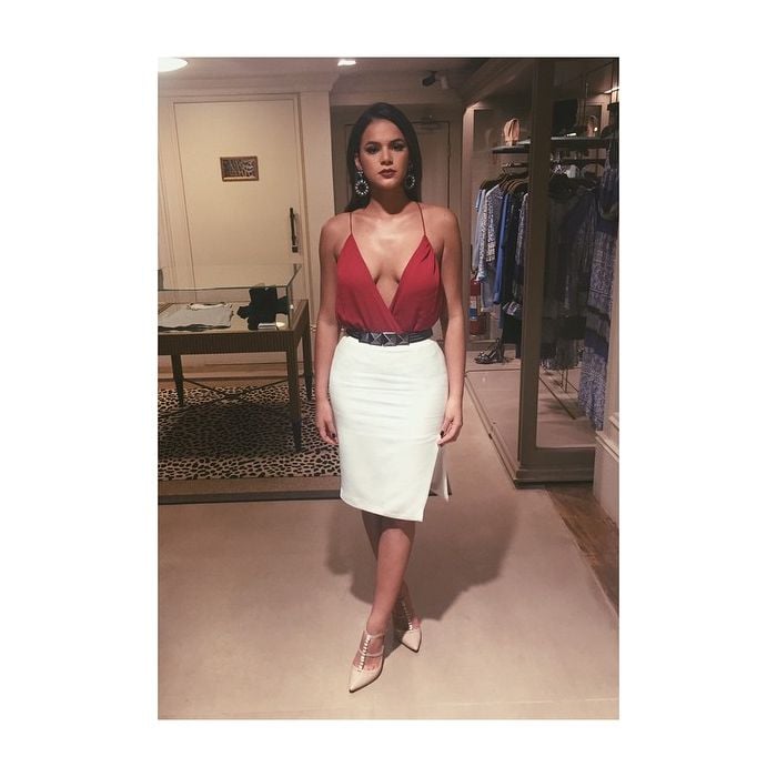  Bruna Marquezine tirou fotos para seu Instagram no evento de moda em São Paulo, na última terça-feira (24) 