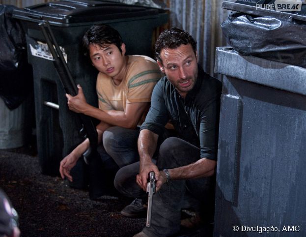 Em "The Walking Dead", Glenn (Steven Yeun) e Rick (Andrew Lincoln) terminaram s&atilde;o e salvos