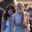  Taylor Swift tem muitas amigas famosas, entre elas, Selena Gomez. As duas sempre aparecem muito animadas durante premia&ccedil;&otilde;es 