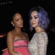  Rivais s&oacute; nas premia&ccedil;&otilde;es. Katy Perry e Rihanna na real s&atilde;o muito amigas! 