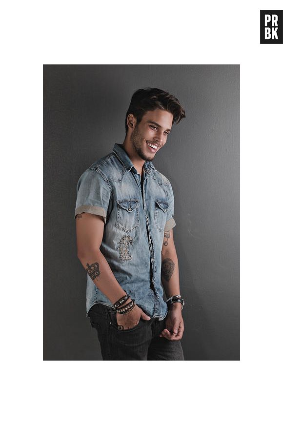 Jonathan Couto é um dos vocalistas do P9, que conta ainda com Guilherme, Igor e Michael