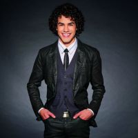 Sam Alves lança clipe romântico para o hit "Nosso Vídeo" e fãs elogiam resultado na web!