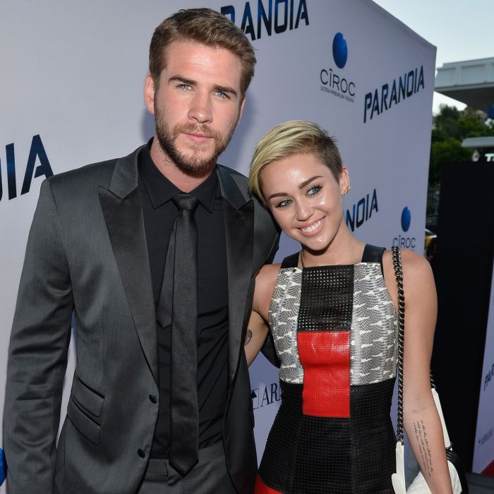  Miley Cyrus e Liam Hemsworth se conheceram nas grava&amp;ccedil;&amp;otilde;es de &quot;The Last Song&quot; e ficaram juntos durante quatro anos. No filme o casal teve final feliz, j&amp;aacute; na vida real... 