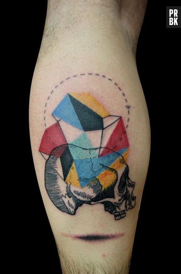 ... mas também têm as tatuagens geométricas elaboradas e coloridas!