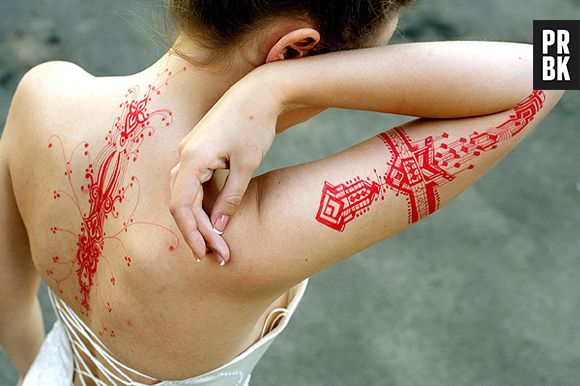 Coloridas ou não, as tatuagens geométricas são um arraso!