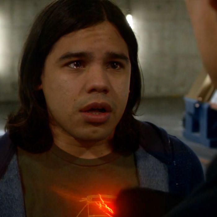O Team Flash recriou o momento da morte de Cisco (Carlos Valdés) para tentar arrancar uma confissão de Wells (Tom Cavanagh) em &quot;The Flash&quot;