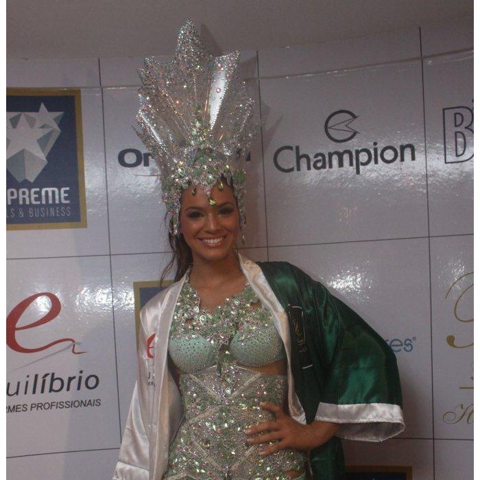 Tá lembrado?! Bruna Marquezine foi um dos destaques da escola de samba Grande Rio no Carnaval 2013