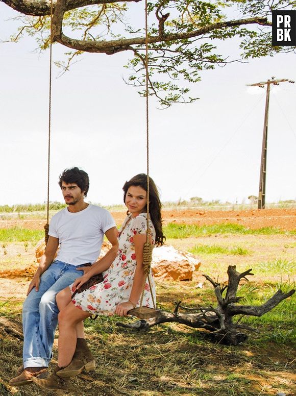 Boa parte das gravações da novela "Em Família" foi feita em Goiás. Na trama, Bruna Marquezine e Guilherme Leicam vivem um par romântico impossível