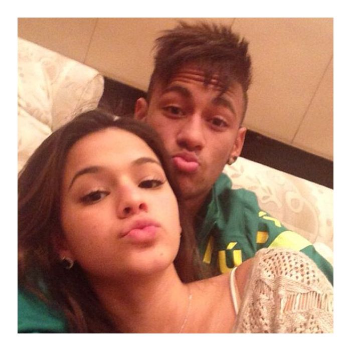 Quando não podiam se ver e estavam longe um do outro, Bruna Marquezine e Neymar trocavam carinho pelas redes sociais, com fotos fofas e declarações amorosas