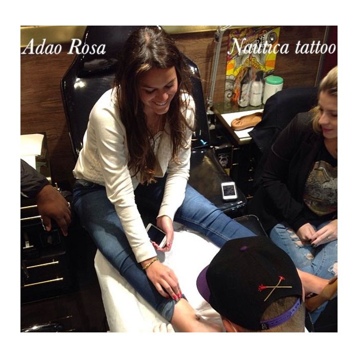 Em julho de 2013, Bruna Marquezine resolveu fazer uma nova tatuagem e desenhou uma âncora no tornozelo, que significa família