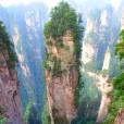  Tianzi Mountains, China. Incr&iacute;vel! Literalmente pr&eacute;dios de pedras repletos de verde!&nbsp; 
