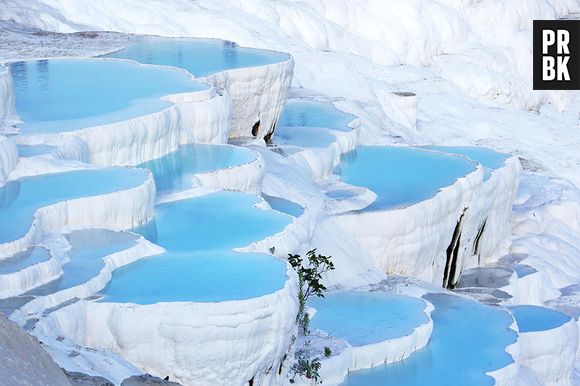 Pamukkale, Turquia. Reparem nesse tom de azul, nem parece real!