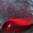  Ice Cave Near The Mutnovsky Volcano, Russia, parece coisa de outro mundo 